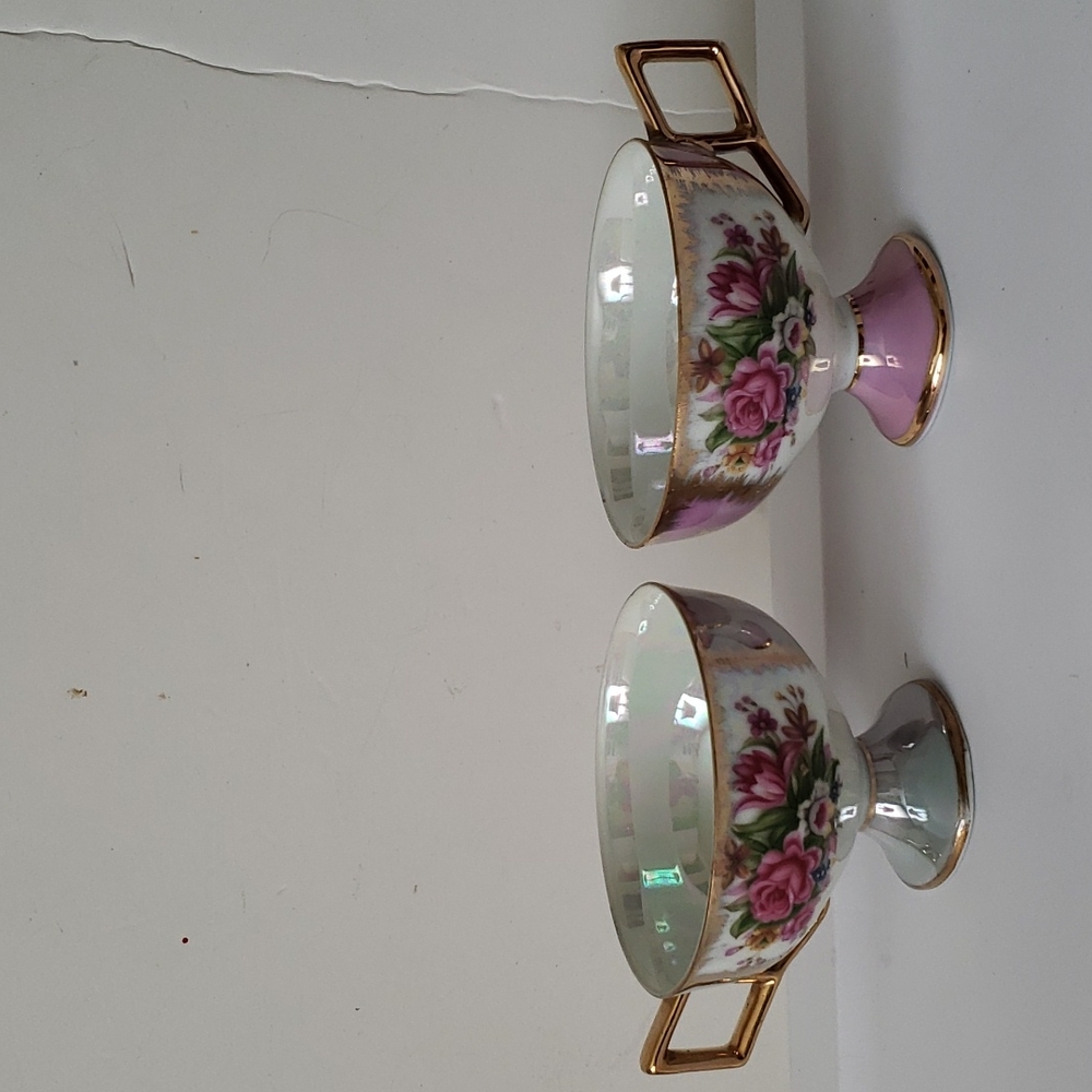 2 vintage tea cups